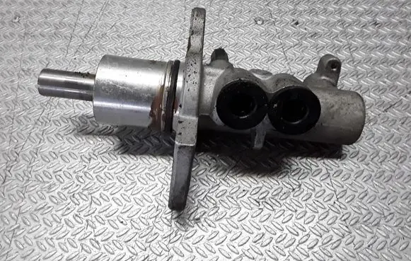 Audi A8 S8 D2 4D Master brake cylinder