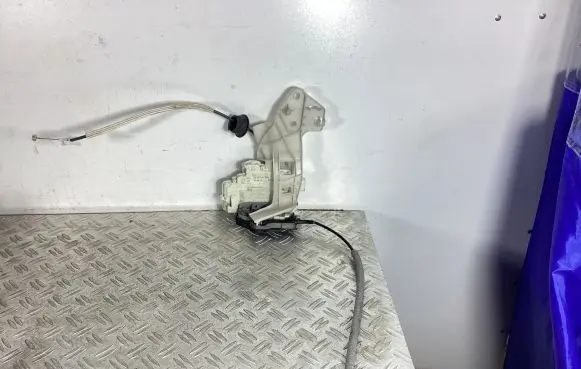 Porsche Cayenne (92A) Front door lock 8J1837016A 7P0837868A