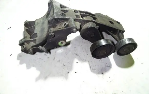 Mercedes-Benz B W245 Alternator belt tensioner A6402002770 A6402021040
