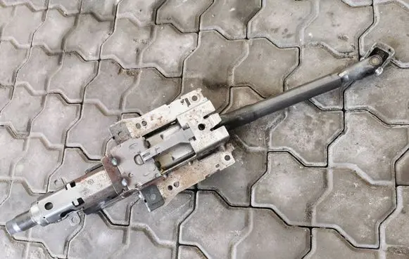 Volkswagen Touran I Steering wheel axle 1T1419502J
