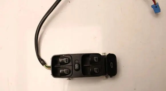 Mercedes-Benz CLK A209 C209 Window control relay 