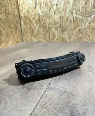 Mercedes-Benz E W211 Climate control unit 2118300685 00061402