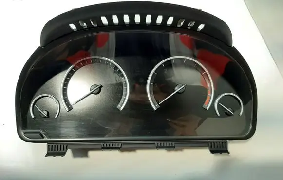 BMW 5 F10 F11 Speedometer (instrument cluster) 1036908460 1044663 925556701