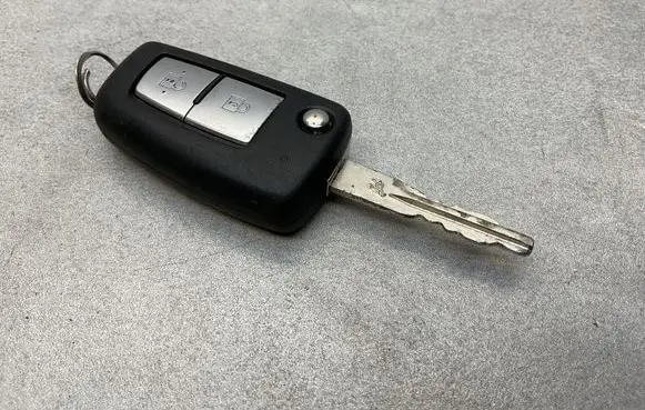 Nissan Juke I F15 Ignition key/card 