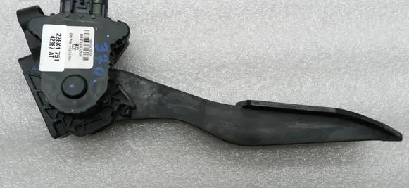 Opel Meriva B Accelerator throttle pedal 13252885 D175103208