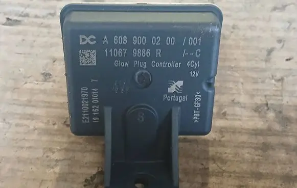 Glow plug pre-heat relay
