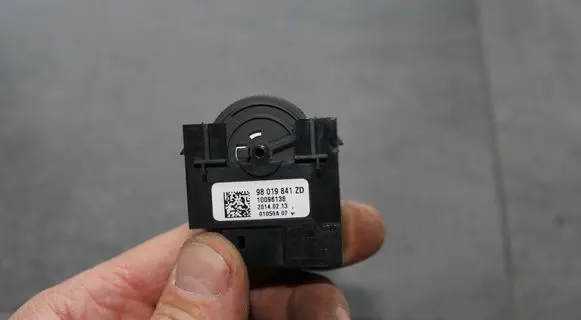 Peugeot 508 Seat heating switch 98019841ZD