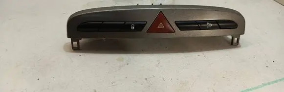 Peugeot 308 Hazard light switch 03069020