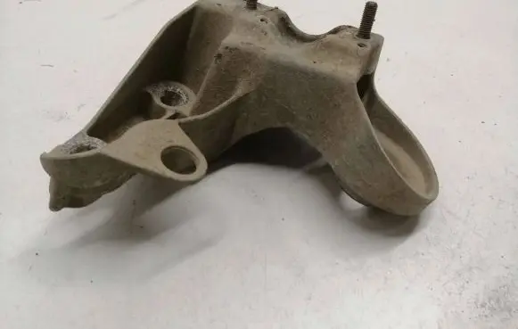 Audi A4 S4 B6 8E 8H Engine mounting bracket 8D0199352H