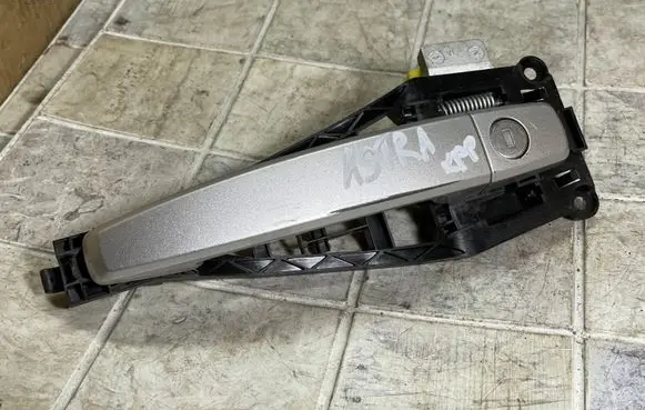 Opel Astra H Front door exterior handle