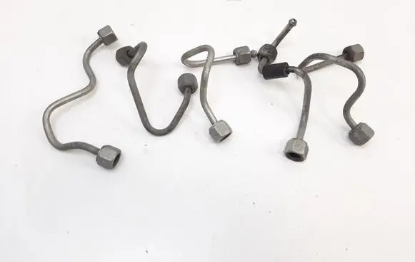Fuel injector supply line/pipe
