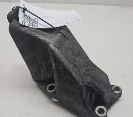 Audi A4 S4 B5 8D Engine mounting bracket 8D0199307L