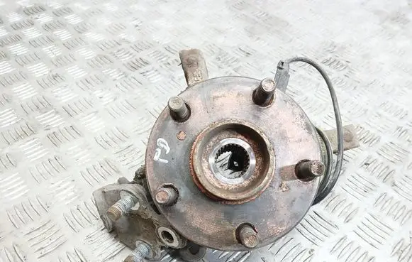 Toyota Corolla Verso E121 Front wheel hub spindle knuckle 