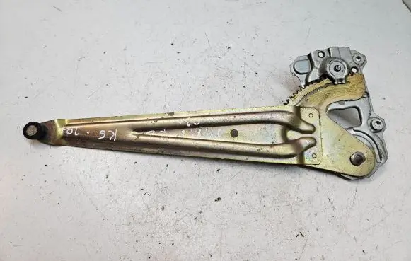 Toyota Yaris Rear door manual window regulator 
