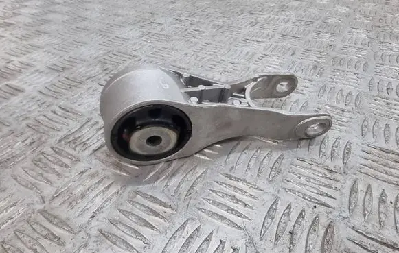 Engine mount bracket