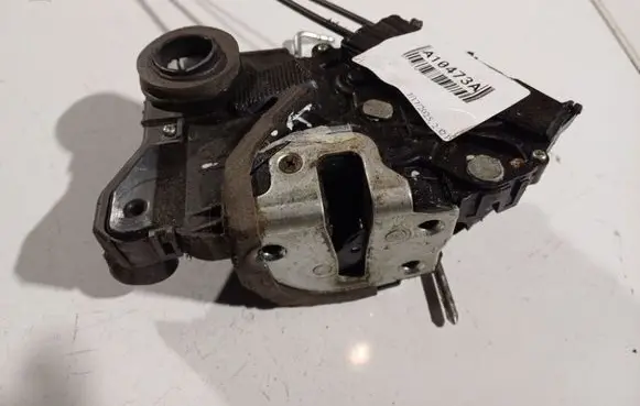Toyota Yaris Front door lock 