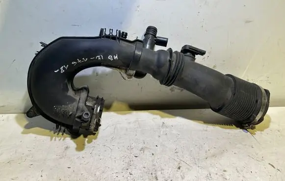 Mercedes-Benz A W176 Turbo air intake inlet pipe/hose A2700901129 09205080