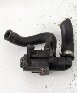BMW 5 E34 Coolant heater control valve 8391418 1147412052
