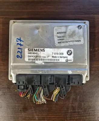 BMW 5 E39 Engine control unit/module DMEMS43 7519308 5WK90015