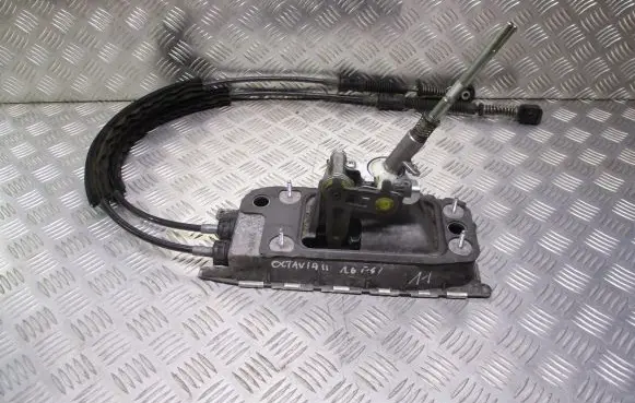 Skoda Octavia Mk2 (1Z) Gear selector/shifter in gearbox 