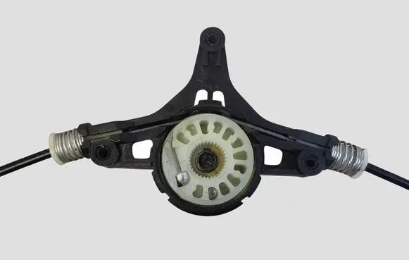 Mazda 6 Rear window lifting mechanism without motor