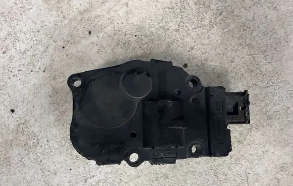 Mercedes-Benz C W204 Air flap motor/actuator K9749004 EFB330 20122007