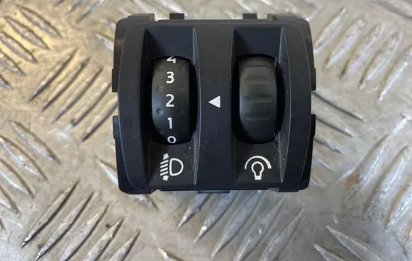 Renault Clio IV Headlight level height control switch 251900567R A14542 1506060229