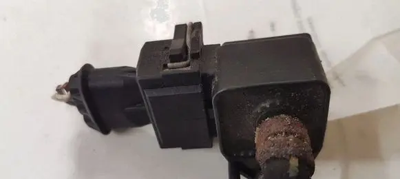 Audi A6 S6 C5 4B Air pressure sensor 046130385A