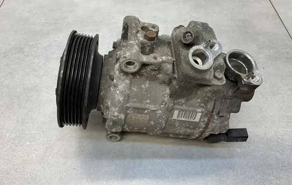 Volkswagen Tiguan Air conditioning (A/C) compressor (pump) 5N0820803F