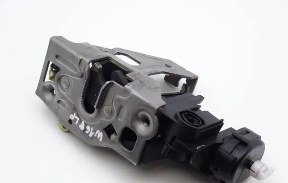 Mercedes-Benz A W168 Front door lock A1687201935