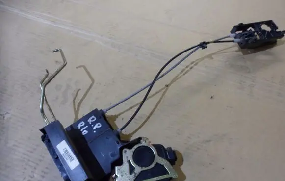 KIA Rio Front door lock