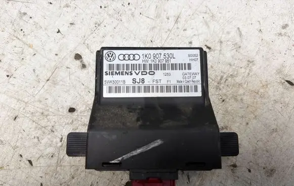 Volkswagen Golf V Gateway control module 1K0907951