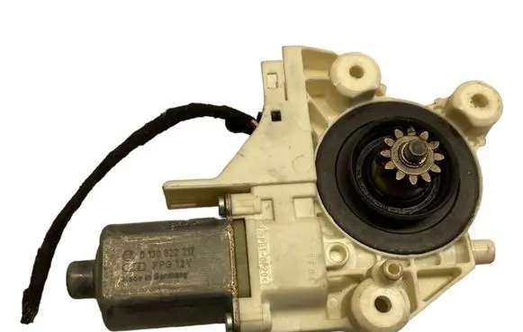 Ford Focus Front door window regulator motor 4M5T14A389 995208101 0130822217