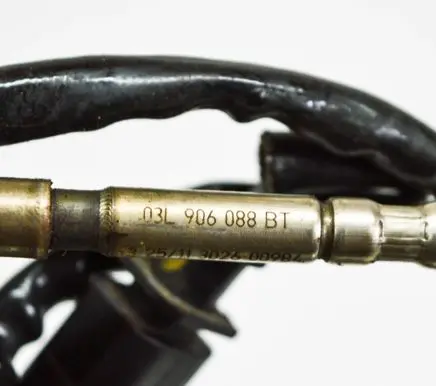 Audi A4 S4 B8 8K Oil temperature sensor 03L906088BT