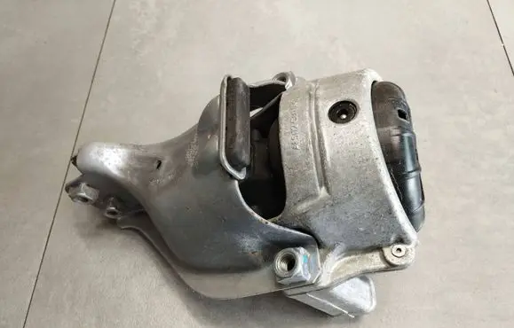 Audi A5 Sportback 8TA Engine mount bracket 8R0199381AN