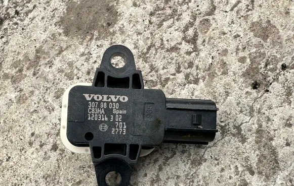 Volvo V60 Airbag deployment crash/impact sensor 30798030 120316302
