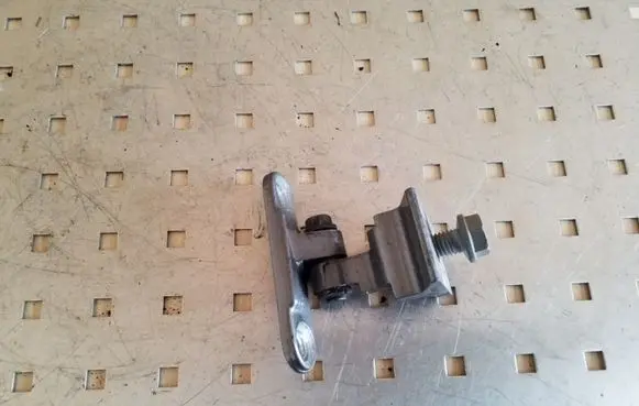 BMW 5 F10 F11 Front door lower hinge 7199575