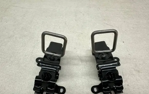 Polestar 2 Engine bonnet/hood lock/latch loop/hook 31688397 32219864