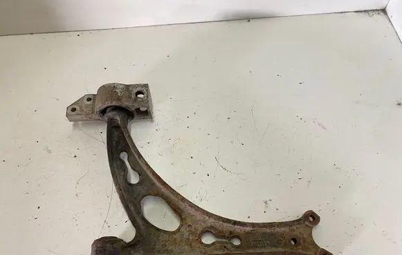 Volkswagen Touran I Front lower control arm/wishbone 1K0407153G