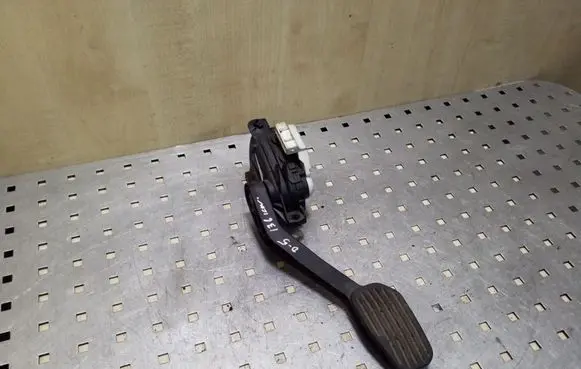 Volvo XC70 Accelerator throttle pedal 9472579