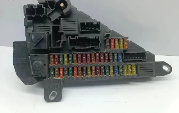 BMW 5 E60 E61 Fuse module 518890017 6906618