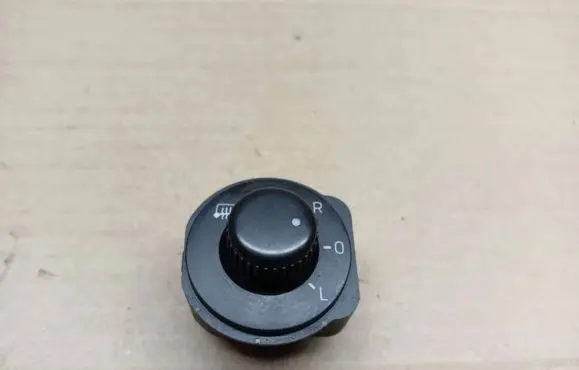 Wing mirror switch
