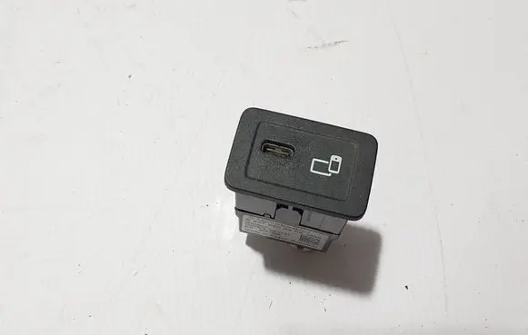 Mercedes-Benz AMG GT 4 x290 w290 USB socket connector A2478203802