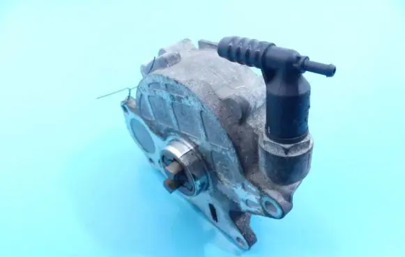 Volkswagen PASSAT B7 Vacuum pump 03L145100F IMPRK1139084