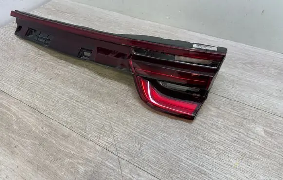Tailgate rear/tail lights