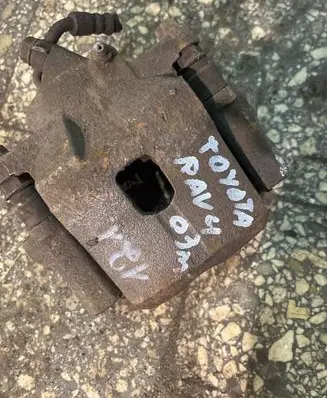 Toyota RAV 4 (XA20) Front brake caliper