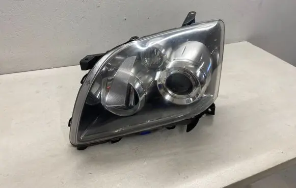Toyota Avensis T250 Headlight/headlamp 35109 8596724010