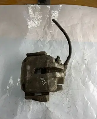 BMW 5 E39 Front brake caliper 6022296