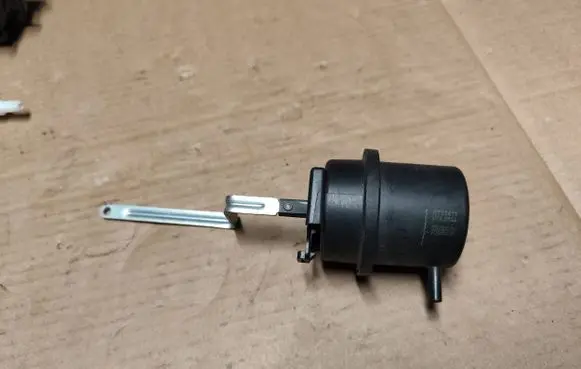 Jeep Cherokee III KJ Valve vacuum 