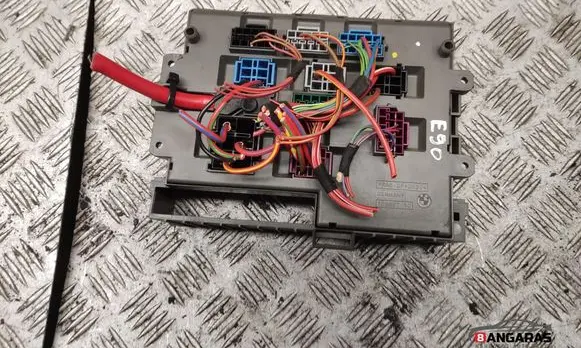 BMW 3 E90 E91 Fuse module 9119446
